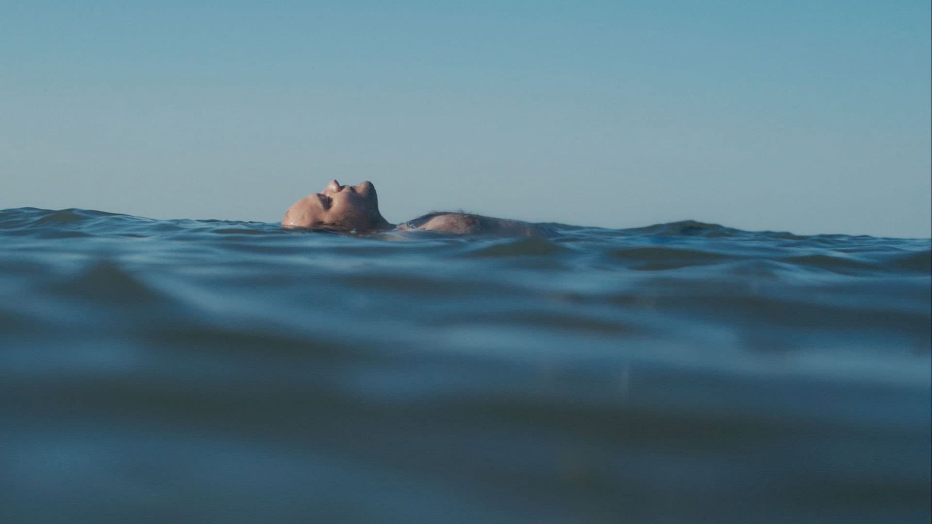 Un homme à la mer