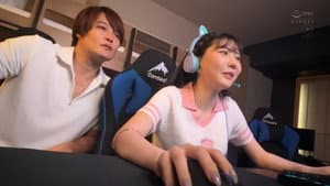 NPJS-135ゲーマーお姉さんの配信に課金しまくってたらオフパコできたよ！！ ミズキさん2〇歳 ゲームとコスプレ大好きな引きこもりお姉さん — foto 1