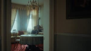 Lonely People — foto 1