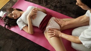 DASD-945 派遣マッサージ師にきわどい秘部を触られすぎて、快楽に耐え切れず寝取られました。 夏希まろん DASD-945 — foto 1