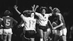 Mädchen können kein Fußball spielen — foto 1