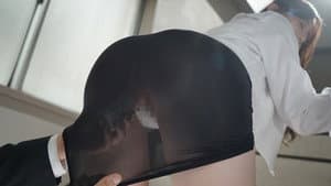 人妻女上司の無防備に透けて見えるTバックに僕の理性は狂ってしまった。 白峰ミウ — foto 4