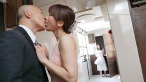 ADN-424週末限定、夫婦交換 妻が他人に抱かれる夜 岬ななみ 生写真付き — foto 1