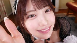 【VR】【俺専用メイドはツンデレが過ぎる】絶対に言いたくない恥ずかし淫語を連呼させて意地悪しまくったらチ●ポ握った瞬間にニヤニヤ顔でシコられまくる立場逆転イチャラブSEX 石川澪 — foto 1