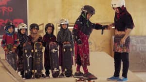 Learning to Skateboard in a Warzone (If You're a Girl) — foto 2