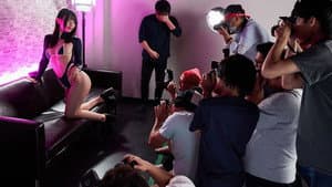 MIDE-806 夏●ミ帰り相部屋NTR　一緒にイベントを手伝ってくれたオタク友達が喰い込み卑猥コスを褒めてくれたからー　ラブホでコスプレ中出し絶倫性交 — foto 1