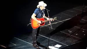 Brad Paisley - Mud on the Lens — foto 1