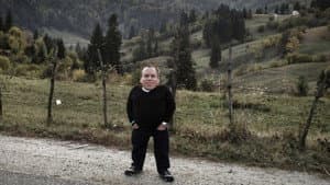 Warwick Davis and the Seven Dwarfs of Auschwitz — foto 1