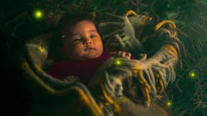 La niña y la luciérnaga