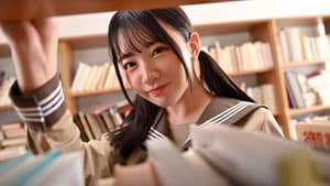 お願いされたら断れない…おっぱい出して毎日ヌクの手伝ってくれる男の言いなり同級生 — foto 1