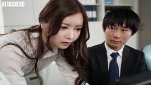 人妻女上司の無防備に透けて見えるTバックに僕の理性は狂ってしまった。 白峰ミウ — foto 1