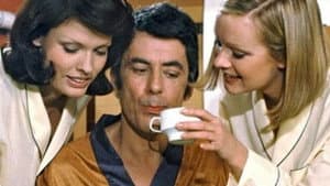 Deux grandes filles dans un pyjama — foto 1