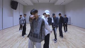 BACKSTAGE: TXT x EN- — foto 1