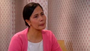 Regina consuela a Ana