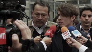 Ariel es secuestrado por civiles en marcha estudiantil
