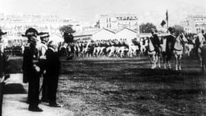 Arrivée de M. le président sur le terrain de la revue à Alger — foto 1