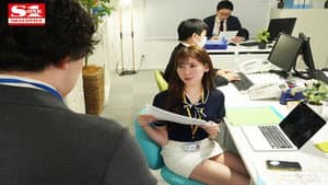 誰もが憧れるバリキャリOLの週末メス犬日記 現場男の汗臭チ〇ポが生きがいとは、絶対に言えない。 楓ふうあ — foto 1