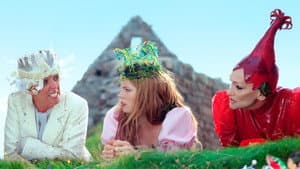 Alice Through the Looking Glass — foto 1