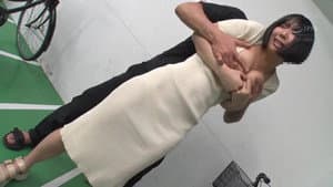 同じマンションに住む無防備な透けパン美尻女に浣腸をぶち込んだら我慢できず着衣噴射2 — foto 1