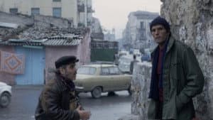 Un uomo in ginocchio — foto 8