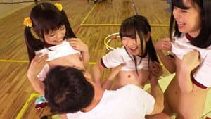 Aカップびっち3人組が校内を占拠！！汗臭いち○ちんに興奮を覚えた私たちの次なるターゲットは冴えない独身オヤジ先生 — foto 2