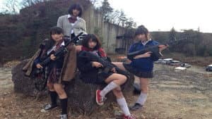 鐘が鳴りし、少女達は銃を撃つ — foto 1
