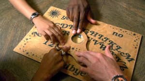Ouija - El experimento del teatro de la muerte — foto 2