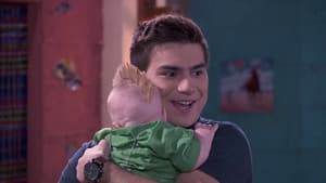 Max carga a su hijo