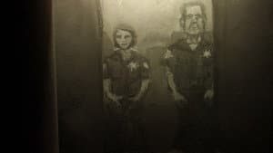 Girl in the Hallway — foto 1