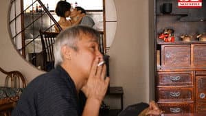 ど田舎の夏はヤルことがなくて隣の美人奥さんの誘惑に乗っかり毎日じっとり汗だく交尾 — foto 1