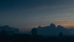 No Mean City — foto 1