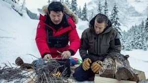 Simu Liu en las Montañas Rocosas canadienses