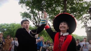 Đi giữa trời rực rỡ — foto 1