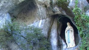Le mystère de la grotte de Lourdes — foto 1