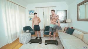 Desperate Househusband: A Gay XXX Parody — foto 1