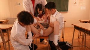 憧れの玲奈先輩が屈強な水泳部員に輪姦されてしまった… — foto 1