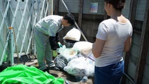 JUL-017 月・水・金のゴミの日の朝、夫に内緒で時短中出しされる人妻 友田真希 — foto 1