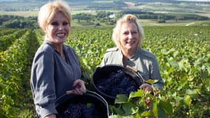 Joanna and Jennifer: Absolutely Champers — foto 2