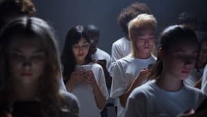 Apple: The Trillion Dollar Betrayal — foto 1