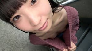 美乳露出 胸チラ誘惑でフル勃起させる美少女Aカップちゃん — foto 1