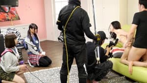 ADで応募してきた巨乳娘にAV出演交渉！！男優のプロテクニックを間近で見せていたら結局やれちゃいました。そんなワケで女優としてAVデビュー！！ 青山ひな — foto 1