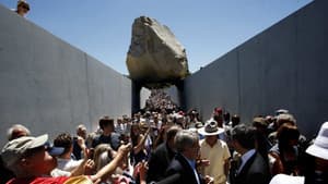 Levitated Mass — foto 1