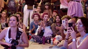 Germino Pétalas No Asfalto — foto 1