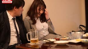 SSIS-586 A Middle-Aged Sexually Harassed Boss Who Despises Me On A Business Trip And Unexpectedly In A Shared Room ... I Was Unconsciously Feeling Unfaithful Sexual Intercourse That Continued Until Morning Ayaka Kawakita — foto 5
